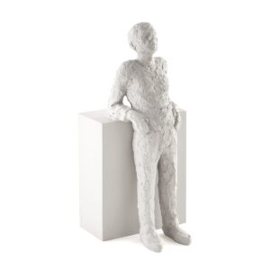 Homem branco de pé