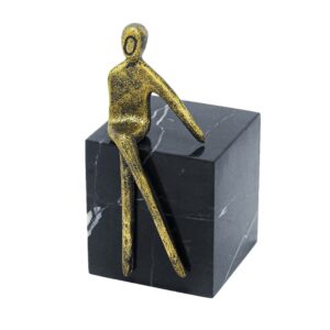Homem Sentado Mármore Preto